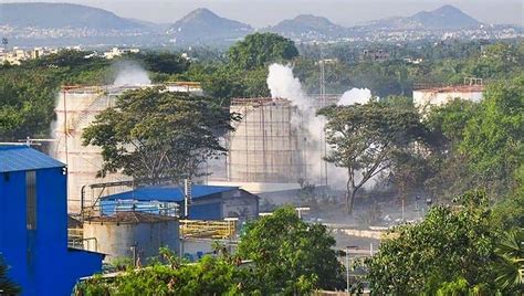 H­i­n­d­i­s­t­a­n­­d­a­,­ ­s­a­n­a­y­i­ ­t­e­s­i­s­i­n­d­e­ ­k­i­m­y­a­s­a­l­ ­g­a­z­ ­s­ı­z­ı­n­t­ı­s­ı­:­ ­8­ ­ö­l­ü­